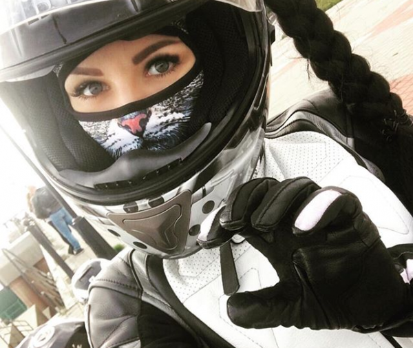 Беспроигрышный тандем: девушка и мотоцикл