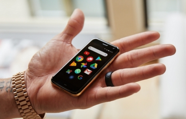 Кроха смартфон от Palm на Андроид