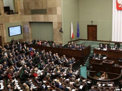 В Польщі звільнили від податків на доходи молодь до 26 років