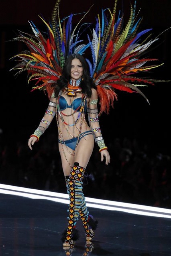 Ангелы  Victoria's Secret как всегда бесподобны
