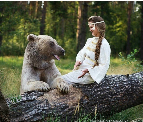 Необычна семья с медведем