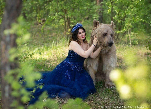 Необычна семья с медведем