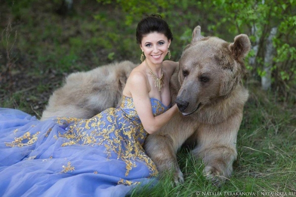 Необычна семья с медведем