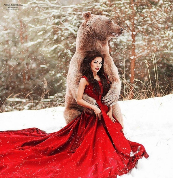 Необычна семья с медведем