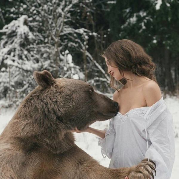 Необычна семья с медведем