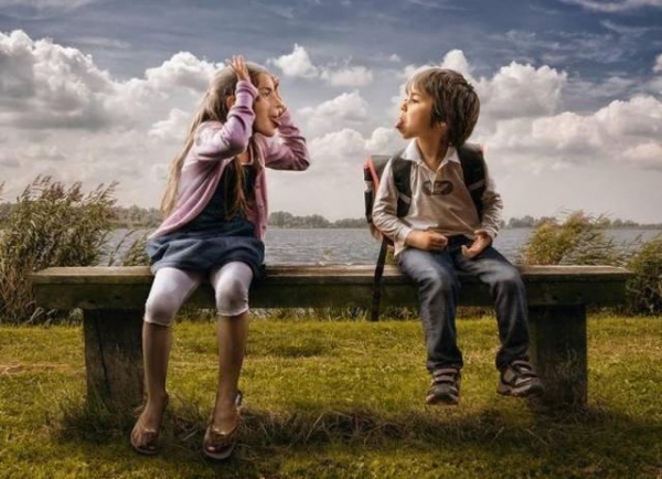 Отец с помощью фотошопа создает суперские снимки с сыном