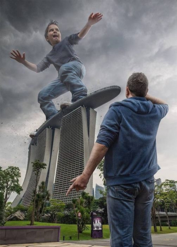 Отец с помощью фотошопа создает суперские снимки с сыном