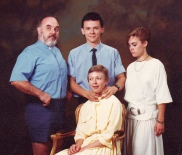 Нелепые фото сделанные в фотоателье в 80-х годах