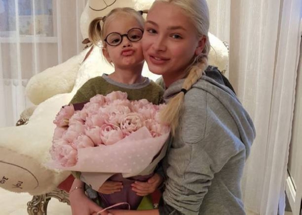 Очередное надувательство,как выглядит модель без фотошопа