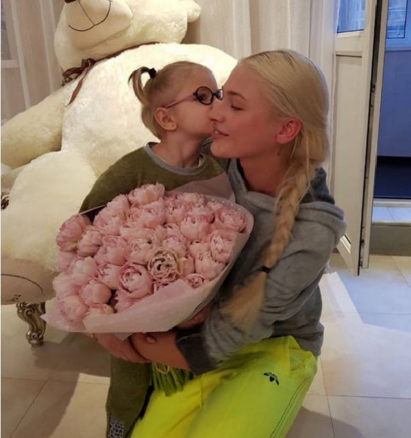 Очередное надувательство,как выглядит модель без фотошопа