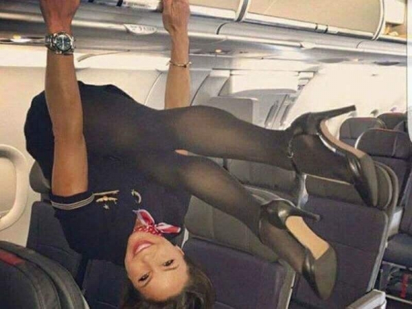 Пятница развратница или чем занимаются женщины на работе