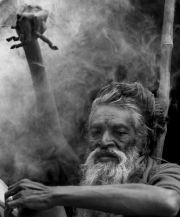 38 лет с поднятой рукой. Миф или реальность.