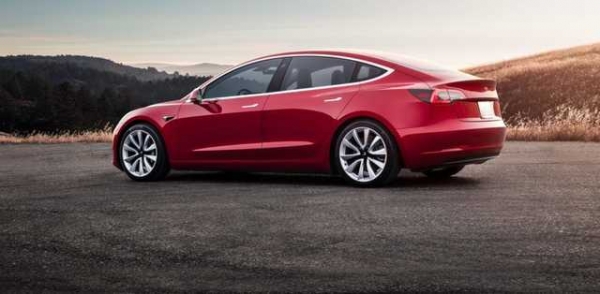 Tesla наближається до України. Компанія відкрила сервісний центр в Польщі
