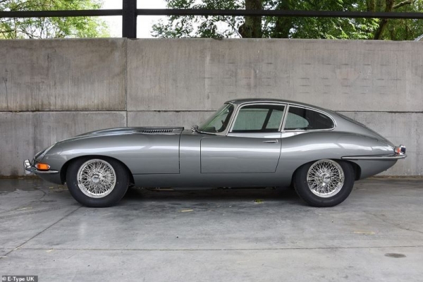 В лесных зарослях нашли Jaguar 1964 года