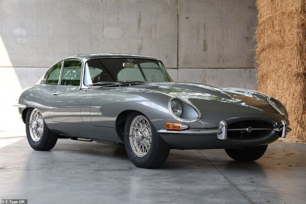 В лесных зарослях нашли Jaguar 1964 года
