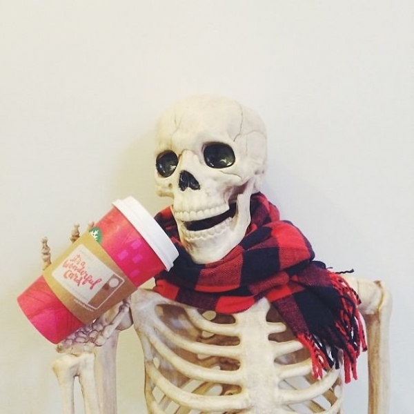Гламурный скелет в Instagram
