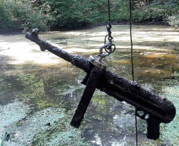 Любопытные находки со дна реки