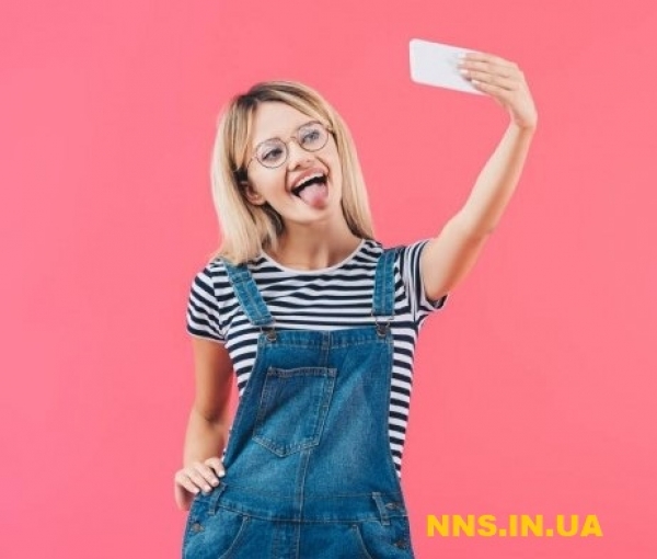 Девушки дурачатся на фотках