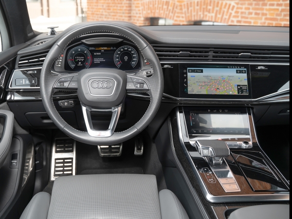 Audi Q7 2020 року