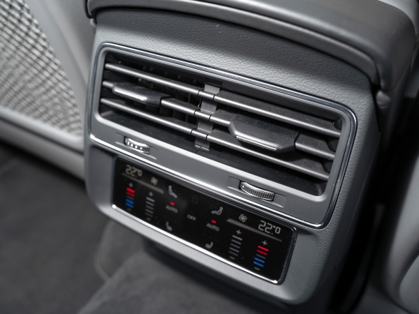 Audi Q7 2020 року